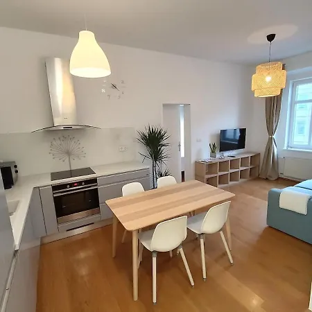 Two-bedroom Apartamento