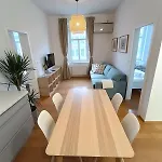 Two-bedroom Apartamento