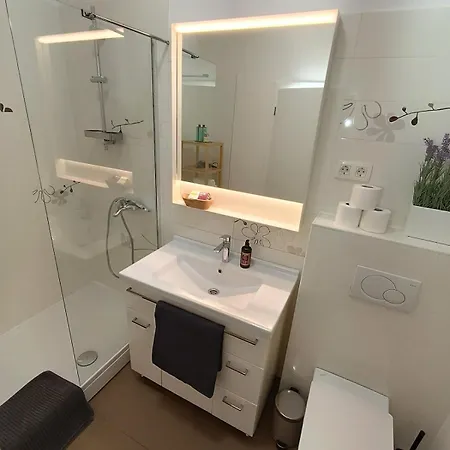 Two-bedroom דירה *