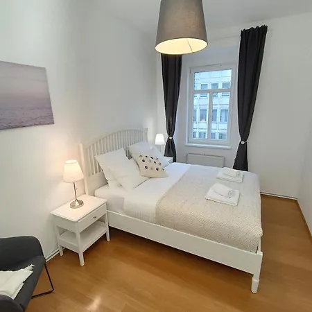 דירה Two-bedroom